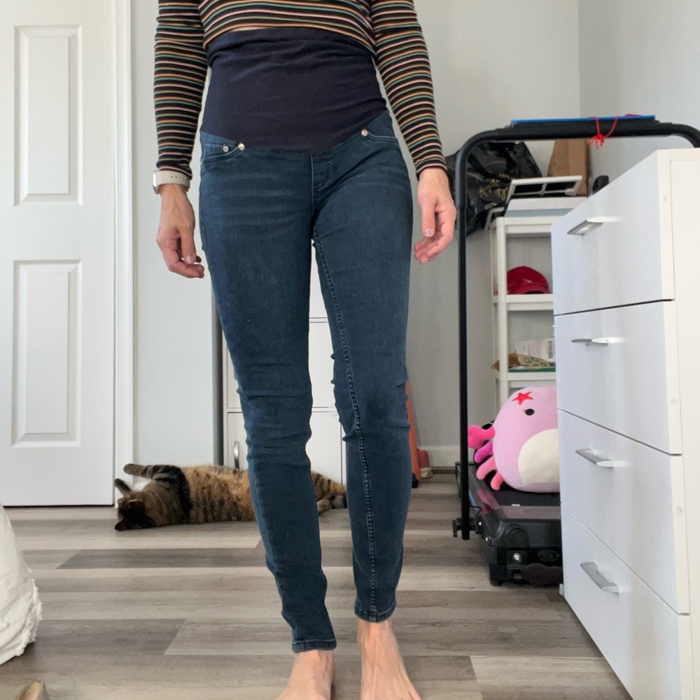 H&M maternity size 6 navy jean skinny